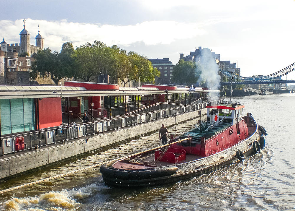 tug on the River Thames 